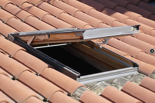 Pose de velux à Frejus (83600) dans le Var (83)